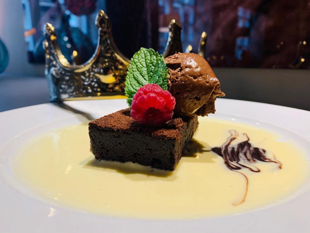 Hotel Restaurant L'Orchidee Ensisheim Bagian luar foto