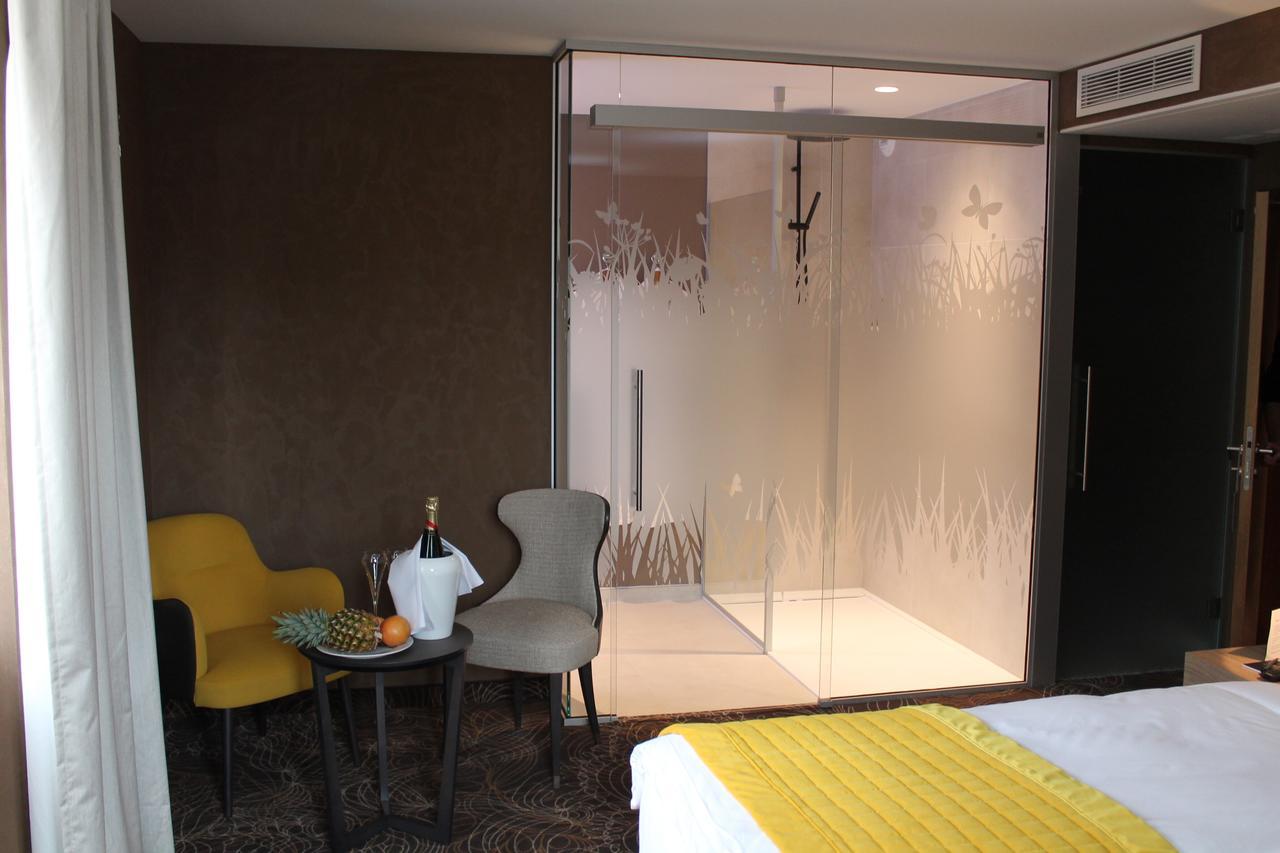 Hotel Restaurant L'Orchidee Ensisheim Bagian luar foto